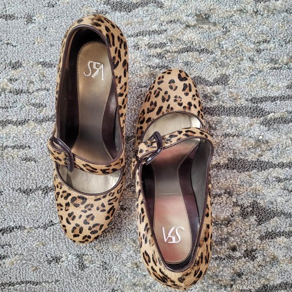 Sacks 5th Avenue Leopard Heals - Picture 4 of 10